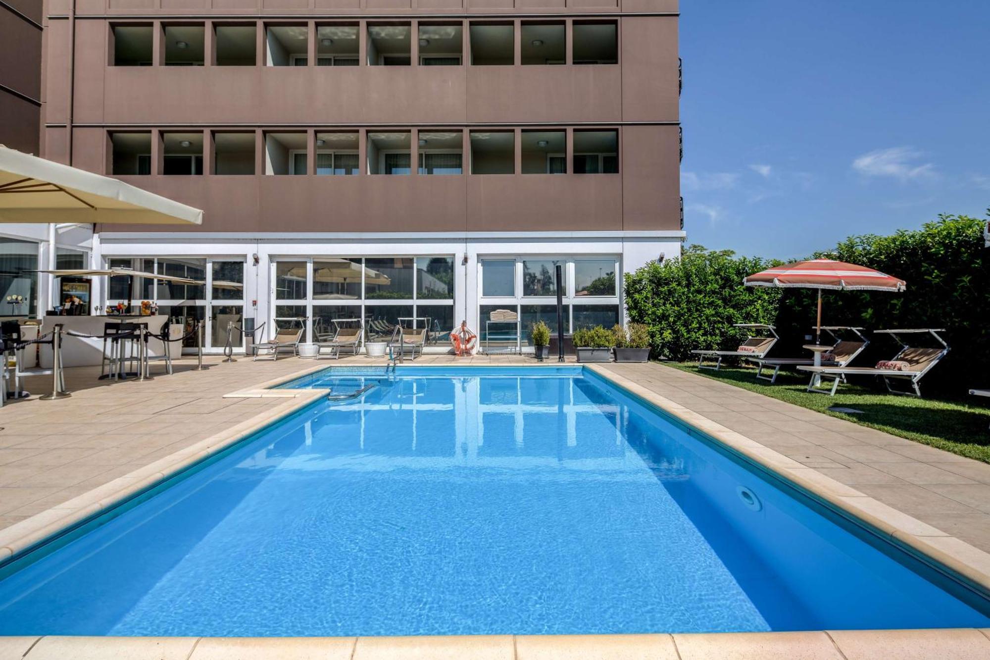 Best Western Plus Hotel Farnese Parma Ngoại thất bức ảnh